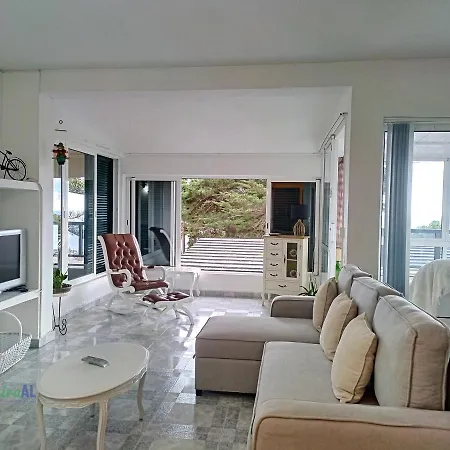 Bright-light House Holiday home Machico (Madeira)