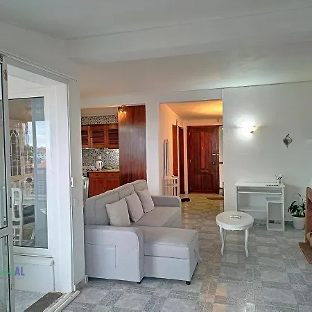 Bright-light House Holiday home Machico (Madeira)
